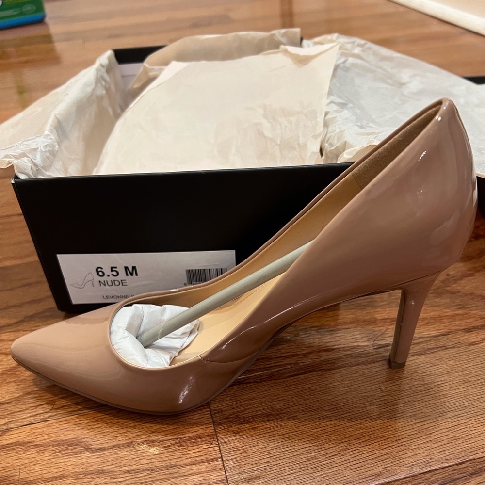 BCBGeneration Nude heels